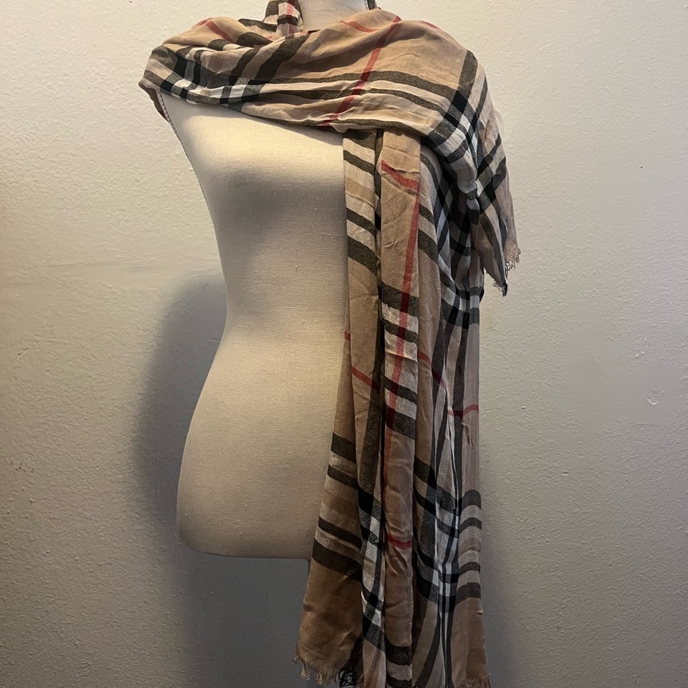 ✨V. FRAAS Beige and Black Checkered Scarf with Red Accents